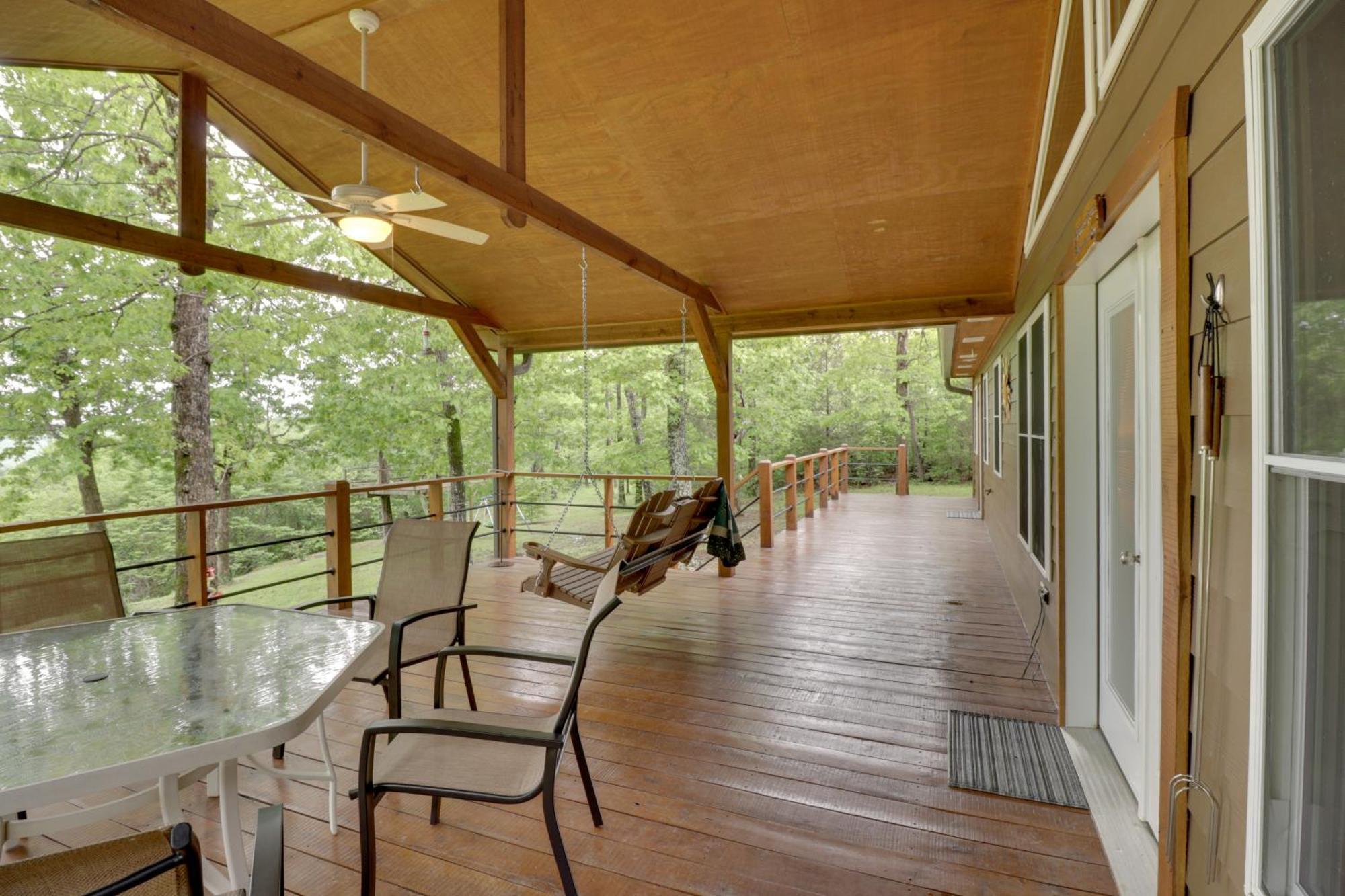 Spacious And Elegant Mountain View Cabin With Deck! Exterior photo