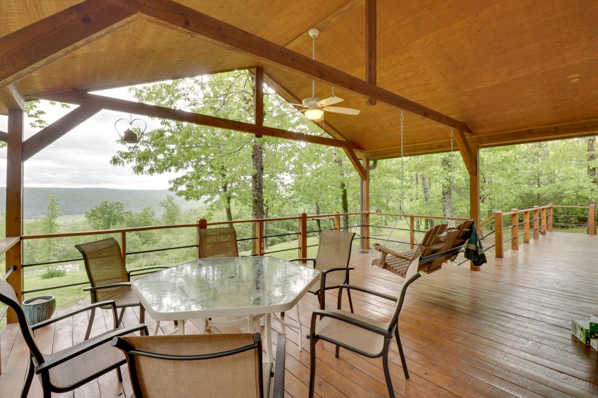 Spacious And Elegant Mountain View Cabin With Deck! Exterior photo