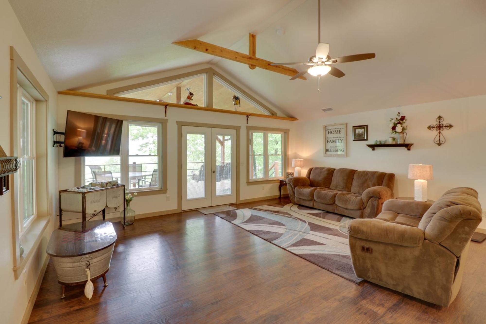 Spacious And Elegant Mountain View Cabin With Deck! Exterior photo