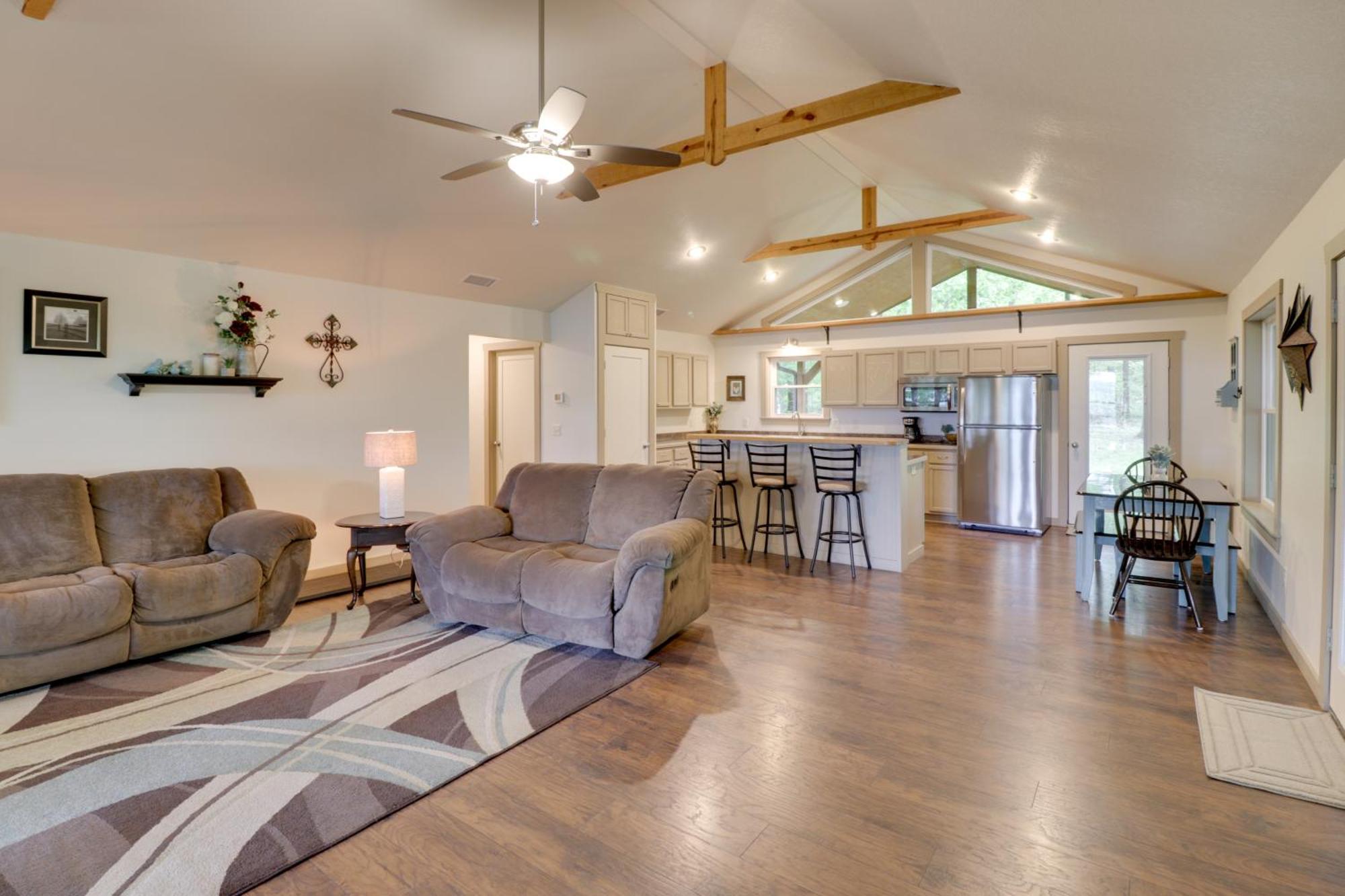 Spacious And Elegant Mountain View Cabin With Deck! Exterior photo