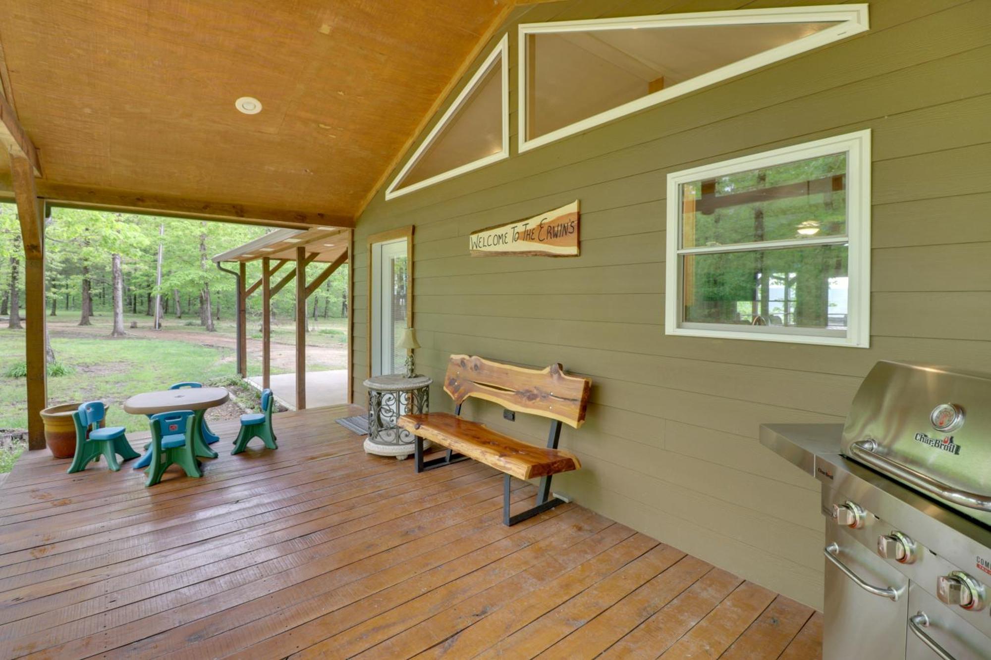 Spacious And Elegant Mountain View Cabin With Deck! Exterior photo