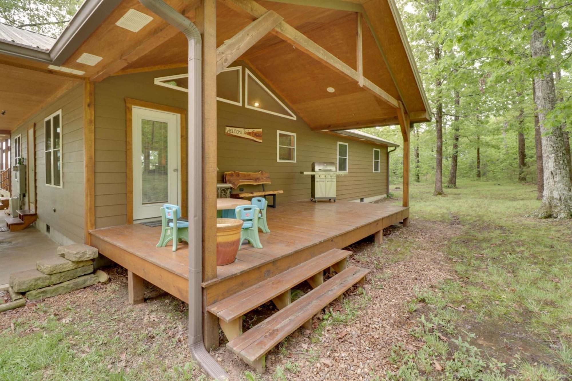 Spacious And Elegant Mountain View Cabin With Deck! Exterior photo