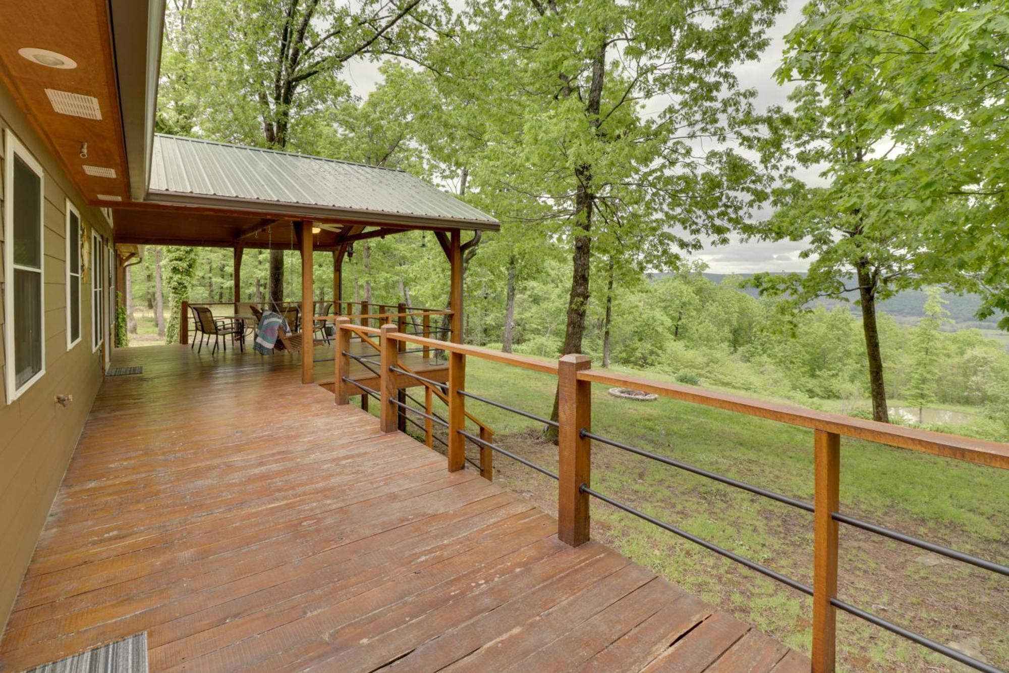 Spacious And Elegant Mountain View Cabin With Deck! Exterior photo